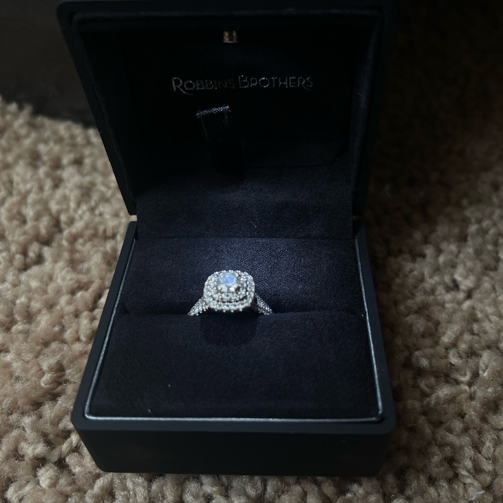 14k engagement ring from robins brothers. Size 6, available with box